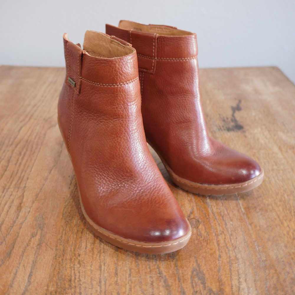 Sofft Cognac Leather Ankle Booties